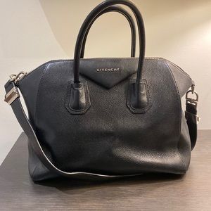 GIVENCHY - Black Medium Antigona Bag